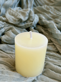 Yellow Candle Box of 12 - Imagen 3